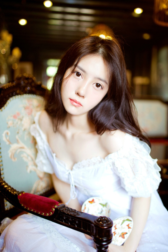 时间是宝贵的，抓住了时间就抓住了成功。只有孜孜不倦地求索，才有源源不断的收获。